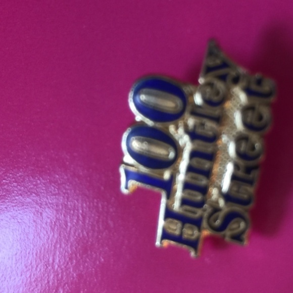 Pins - Picture 6 of 7